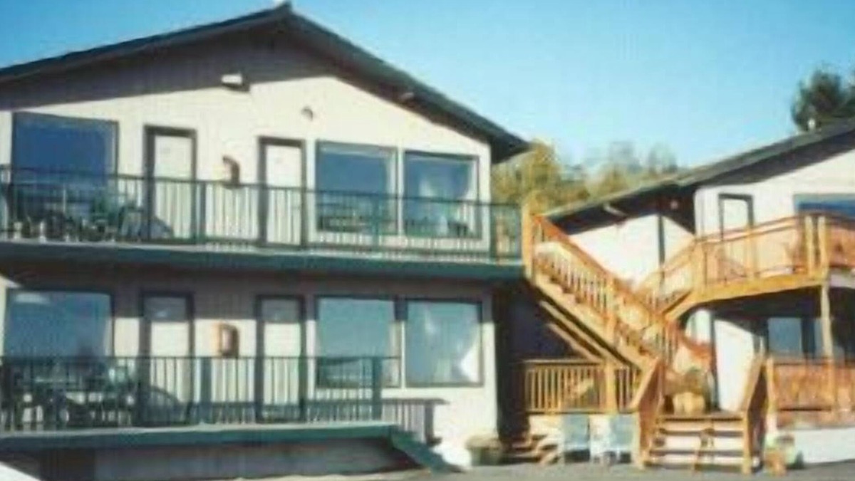 Sekiu Hotel | Van Riper's Resort