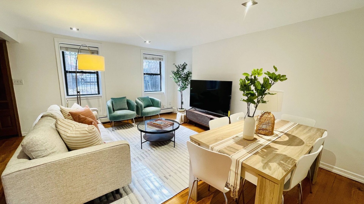 Downtown Jersey City Apartment | VAN VORST HOUSE - 2 BR Apt. Minutes to NYC