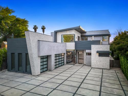 Tarzana Villa | Vanalden