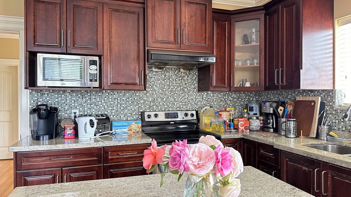 Burnaby House | Vancouver Metrotown Modern Guest House