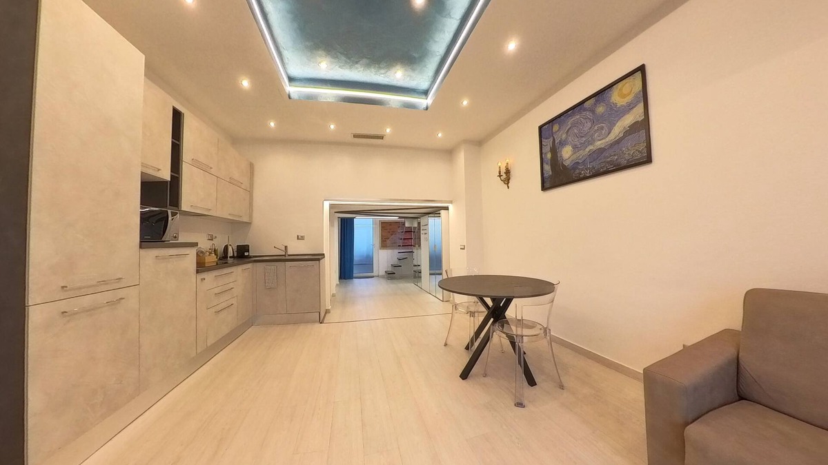Gorla Apartment | Vangogh Casa Vacanze - Affari A 100mt MM1 Gorla Lingue Parlate Inglese -italiano