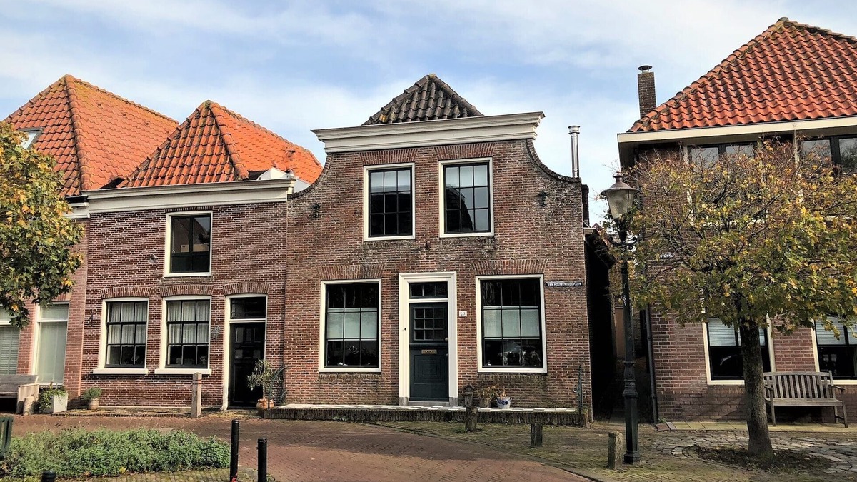 Medemblik House | VanGogh House Medemblik, historic vacation home in old town, with fireplace