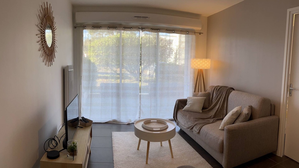 Vannes Apartment | VANNES CENTER QUIET-COZY-T2 WITH PRIVATE PARKING-TERRACE-WIFI