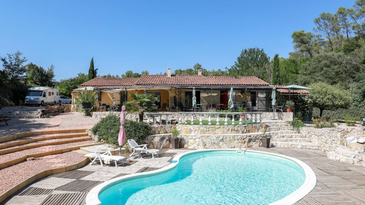 Varages Villa | Varages: LouParadisen quiet house in lush greenery with swimming pool