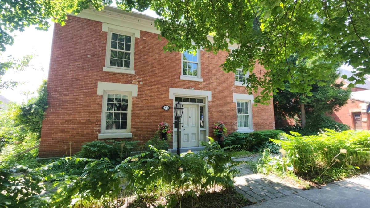 Clarington House | Varcoe House Award-Winning Historic Home | Sleeps 8 | Weddings & Events Friendly