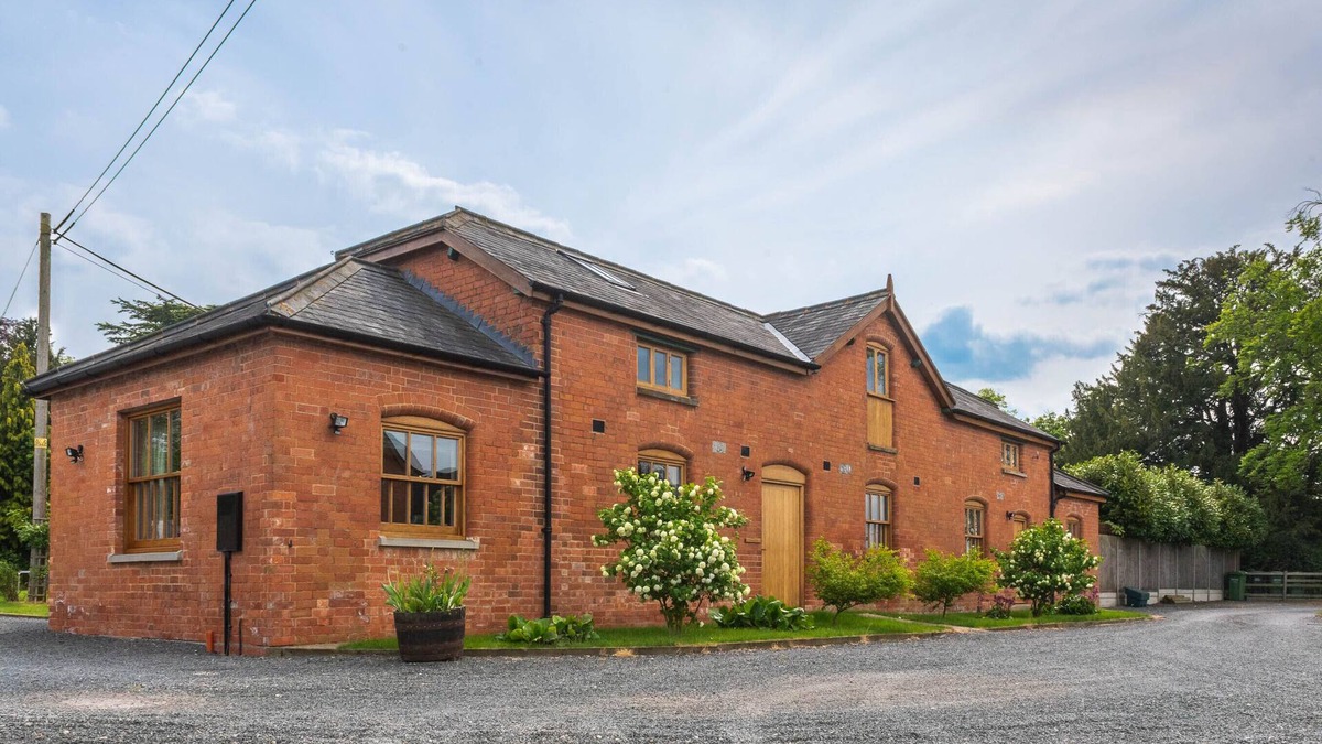Peopleton House | Varden House - Peace and tranquillity in a beautifully converted Victorian barn