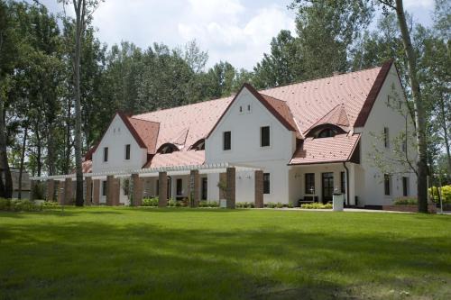 Kerekegyhaza Hotel | Varga Tanya Hotel