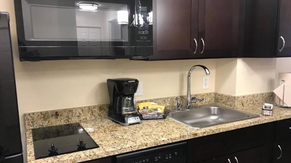 Palo Verde House | Varsity Clubs of America-Tucson Chapter offers Pool & Kitchenette"