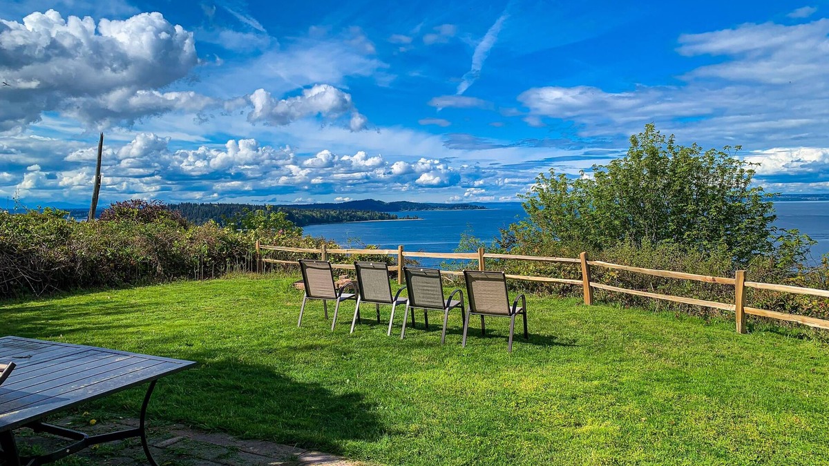 South Colby House | Vashon Island Home with Breathtaking views, central A/C, Gas grill, & WIFI