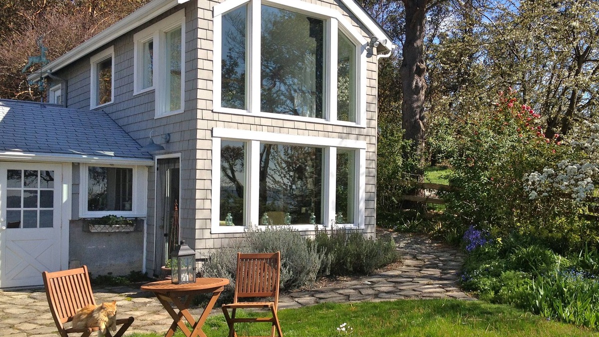 Vashon Island Cottage | Vashon Island Loft & Beach - Pet Friendly