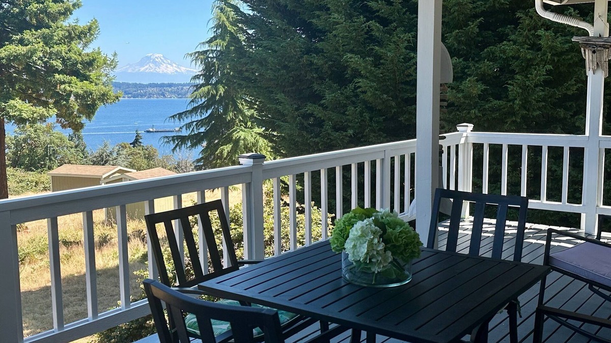 Vashon Island House | Vashon Island Paradise: Mountain Views & Beach Access