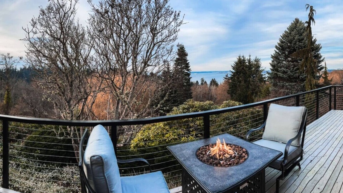 South Colby House | Vashon View Cottage - Vashon, WA