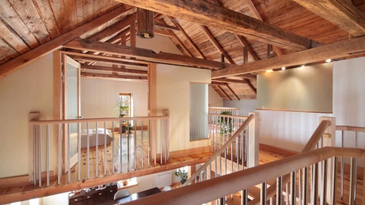 Stoneham-et-Tewkesbury Cottage | Vast open post and beam cottage CITQ 294676