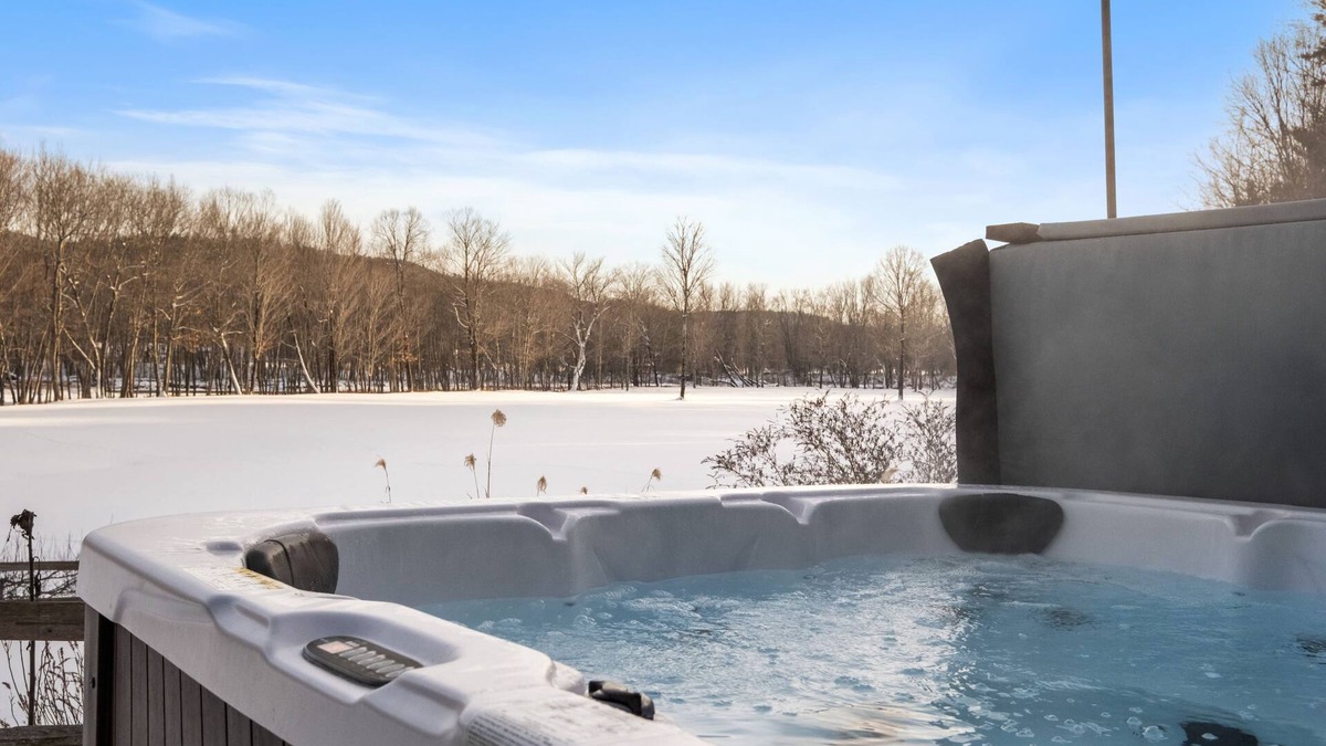 Campton House | Vast Riverfront Resort - White Mountains Getaway