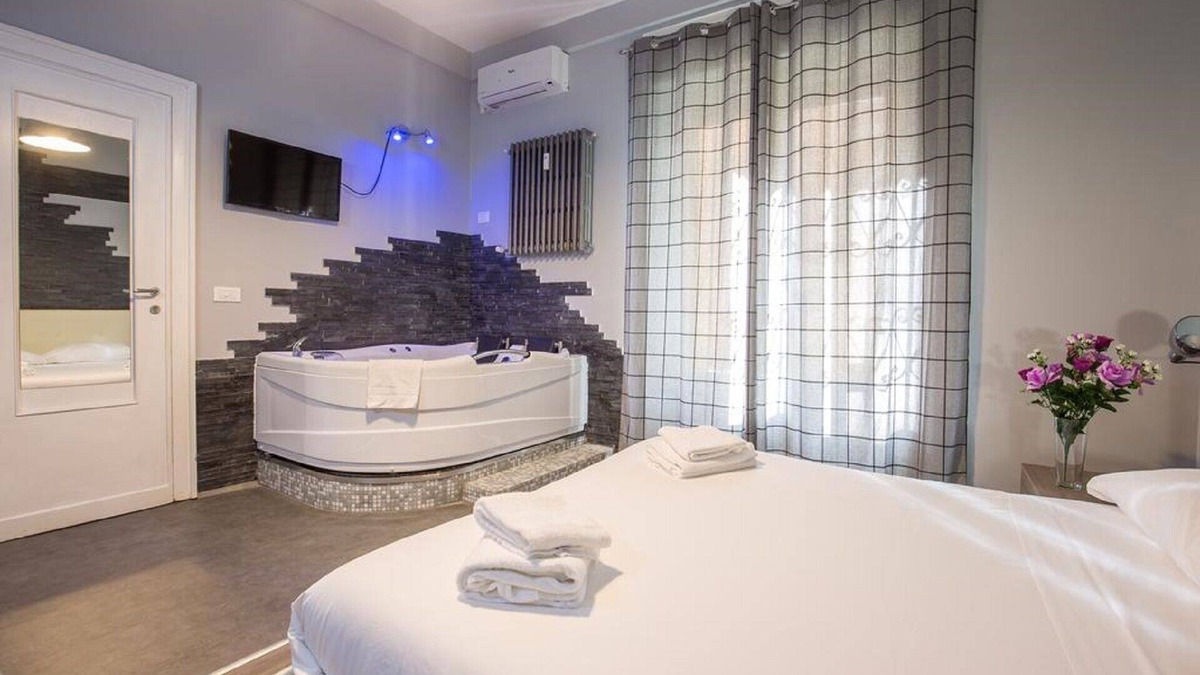 Trionfale Apartment | Vatican Big Apartment with Jacuzzi and Terrace