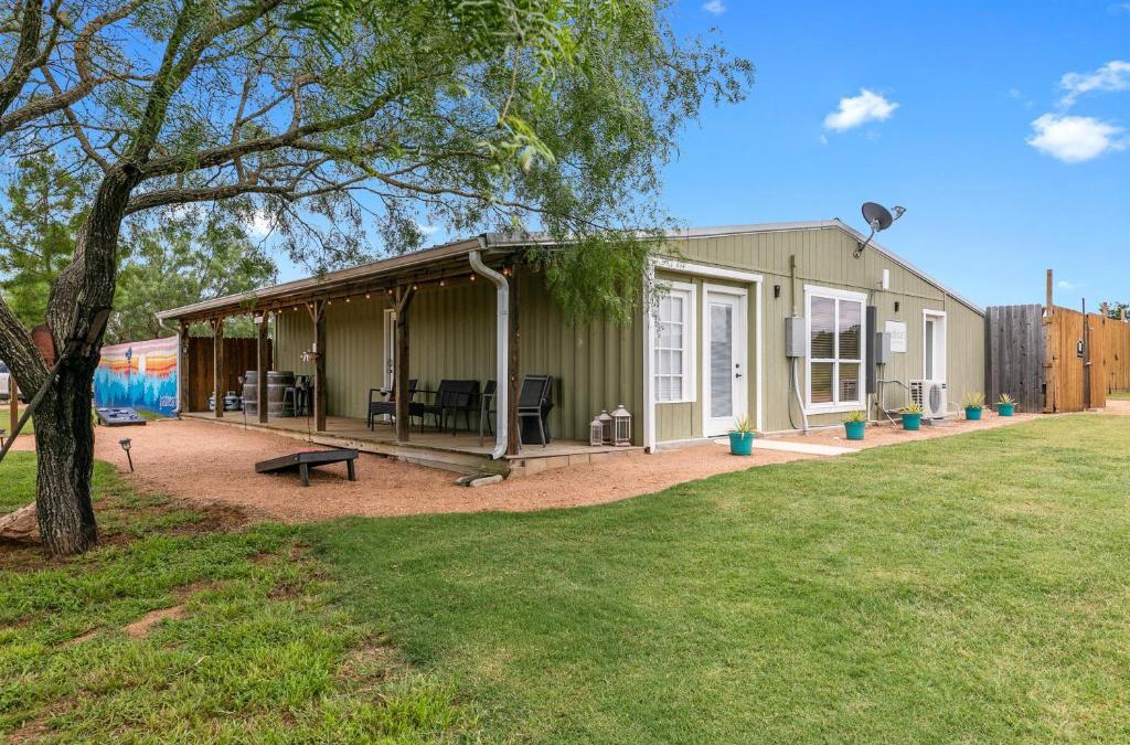 Fredericksburg House | Vaughan w/Hot Tub and Grill