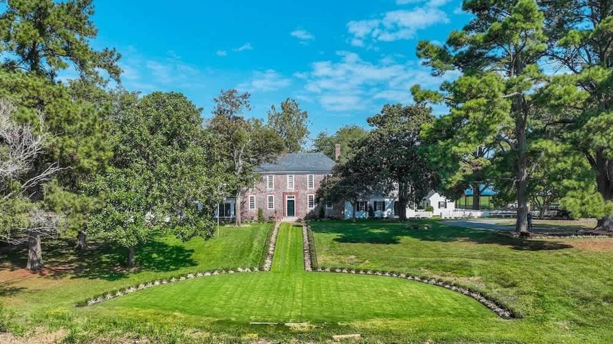 Locustville House | Vaux Hall Manor | 5BR Historic Farmhouse on Bay