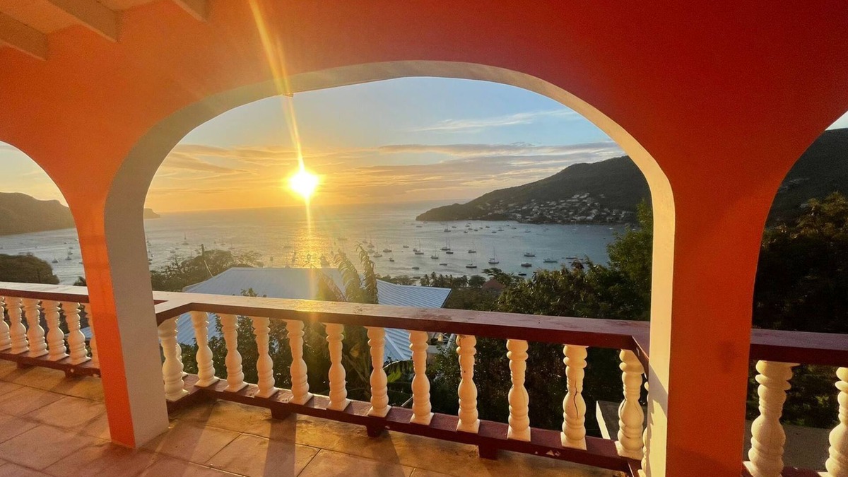 Mount Pleasant Bay House | Immaculate 3 Bed Villa Overlooking Admiralty Bay