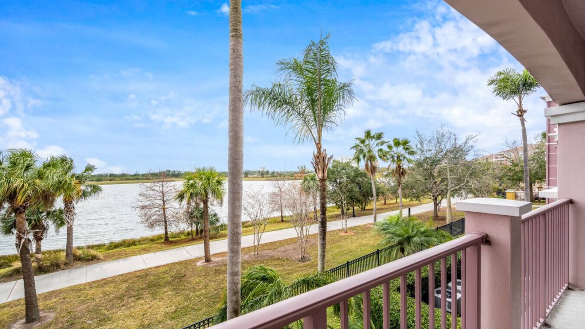 Florida Central Atlantic Coast Apartment | VC10-202 Beautiful Lake View