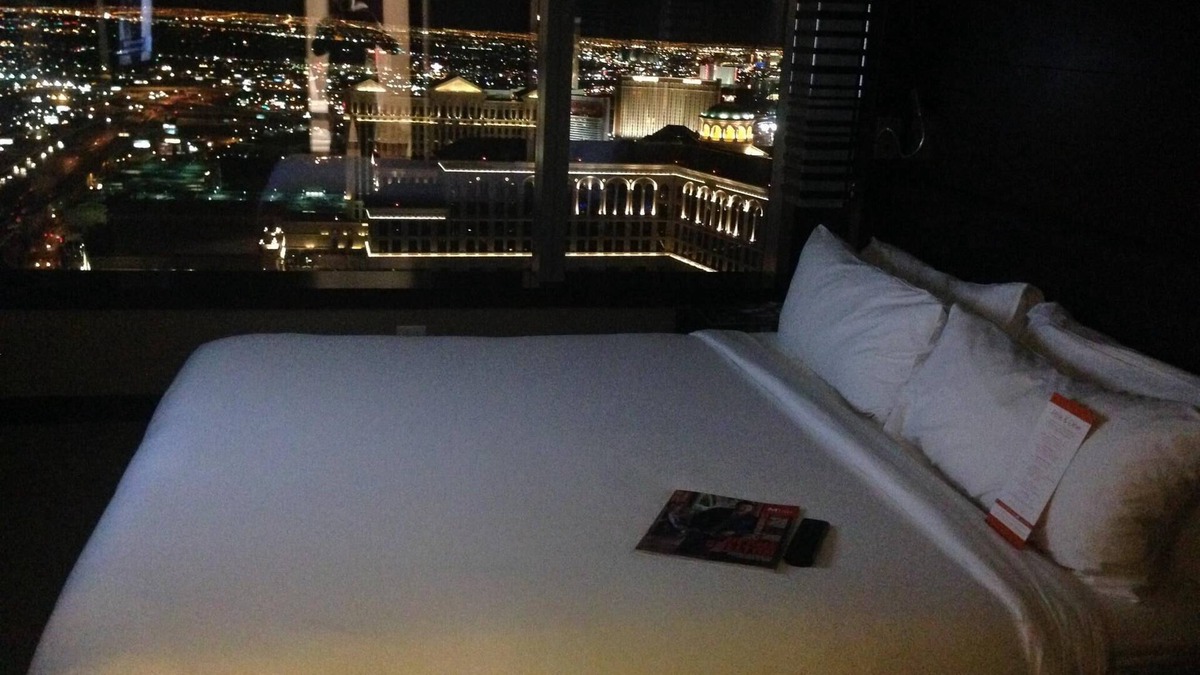 Las Vegas Strip Hotel | Vdara Penthouse Condo Fountain View Free WiFi & Parking Unbeatable Location