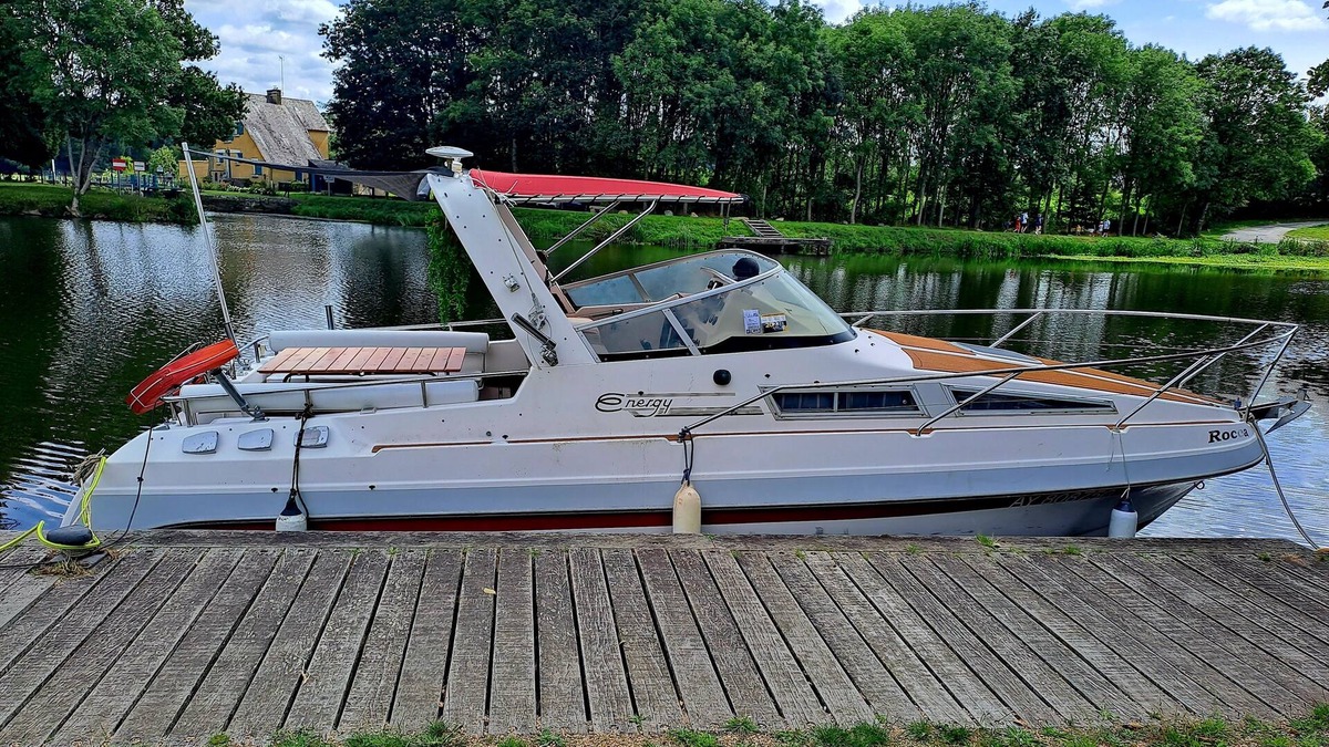 Bourg-des-Comptes Boat Rental | Vedette de Prestige