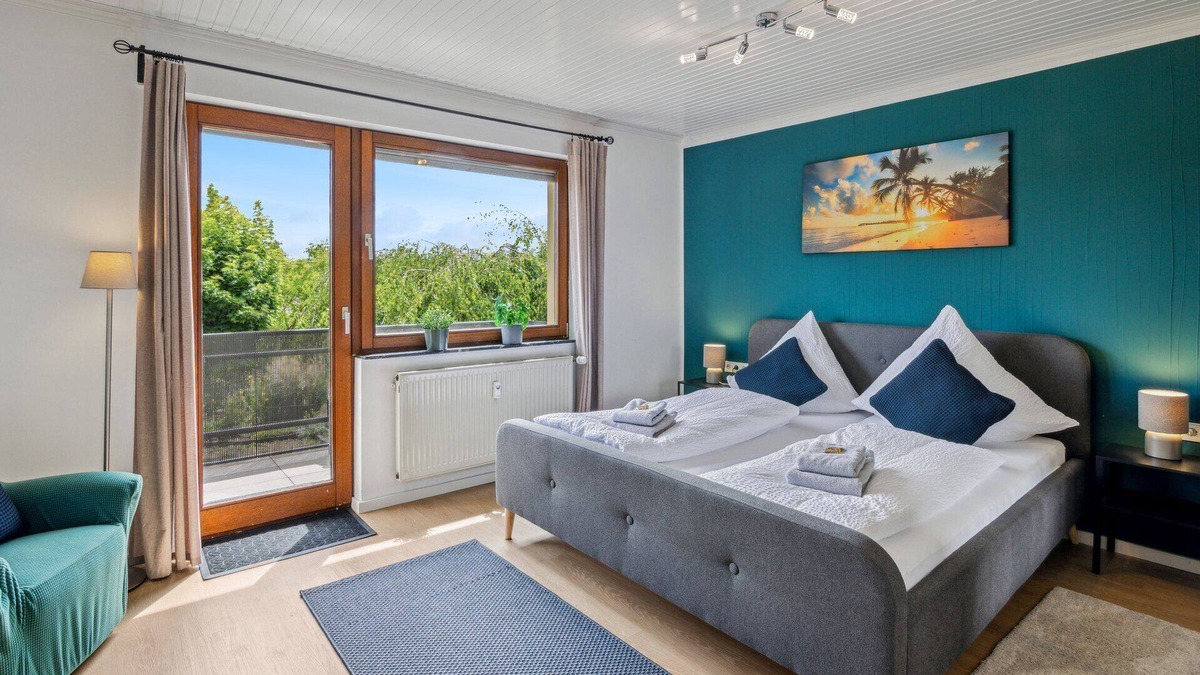 Hetzerath Apartment | VEGA animal friendly apartment with balcony | near IRT Föhren and Moselle