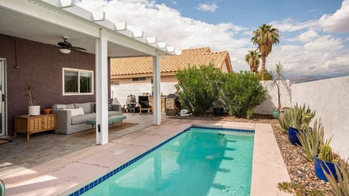 Las Vegas House | Vegas Designer Private Pool Oasis, King Suite, BBQ