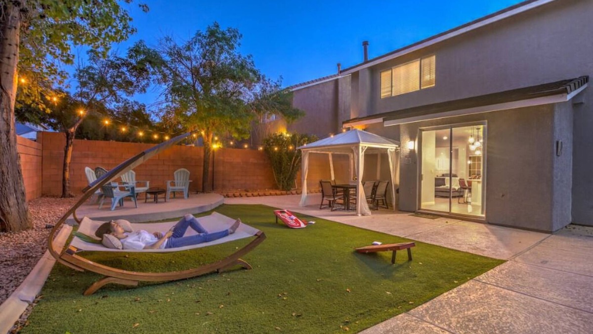 Henderson House | ☀♛Vegas Oasis ~ 5★ Location ~ Family/Biz❤️
