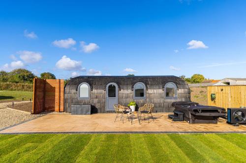 Arnold House | Veiko - Mayflower Meadow