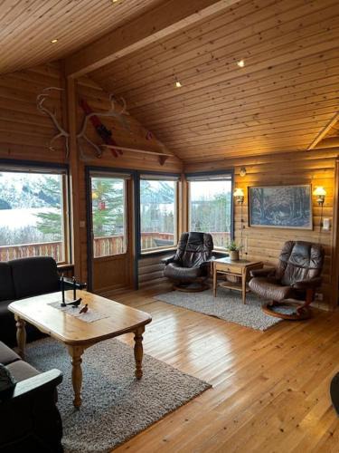Bleik House | Velkommen til «Trollheim»