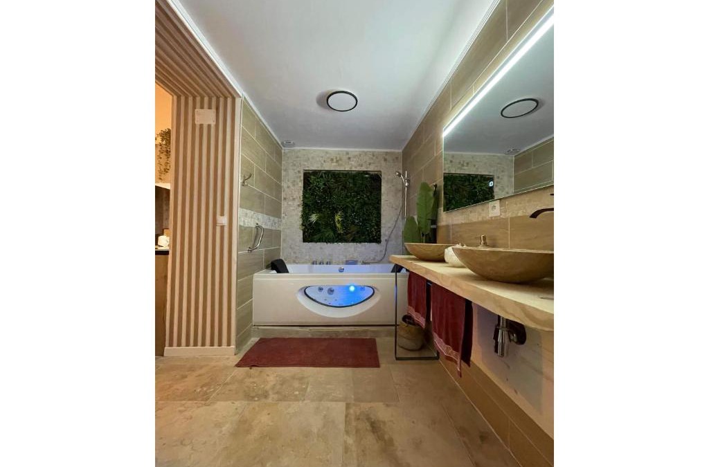 Saint-Nazaire Apartment | Velours & Balnéo