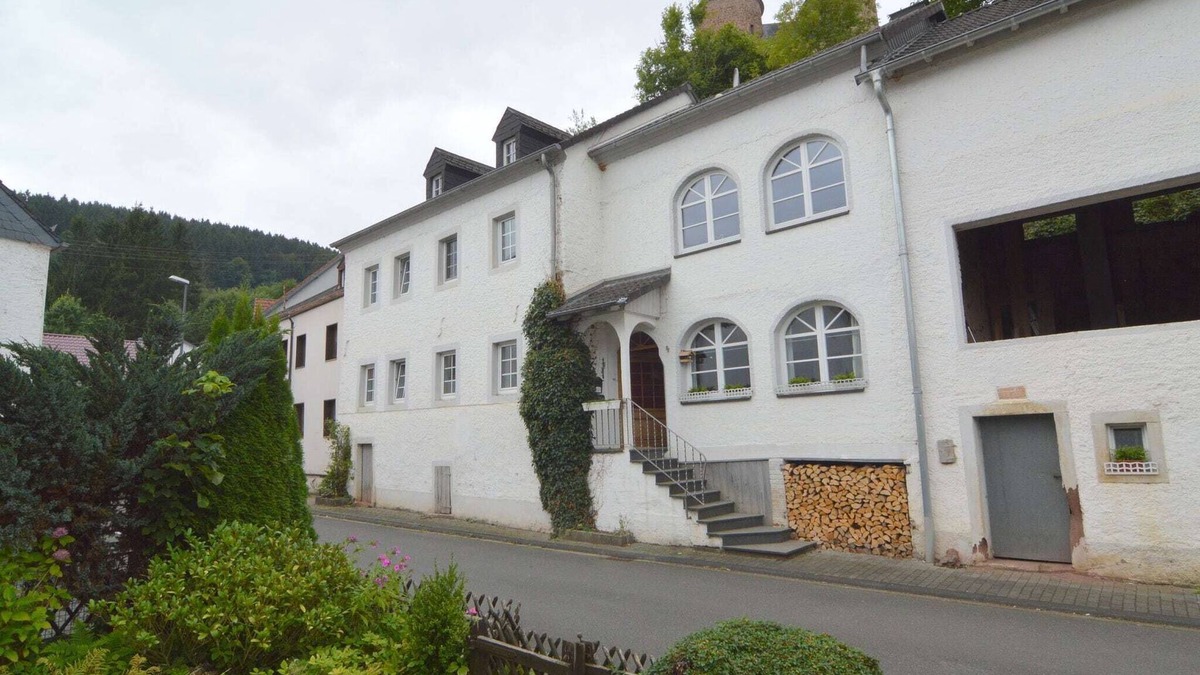Muerlenbach House | Veltenhaus: Historic Retreat