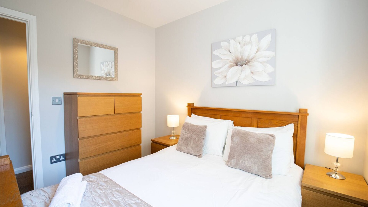 Hoddesdon Apartment | Velvet 2-bedroom apartment Brewery Road Hoddesdon