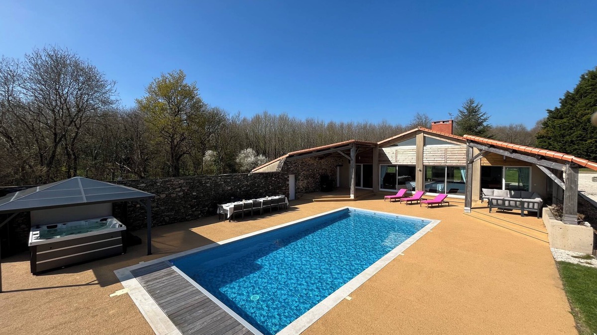 Beaulieu-sous-la-Roche House | Vendée farmhouse, fully renovated with heated swimming pool