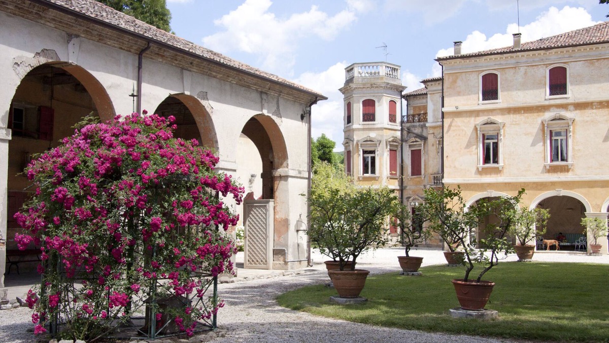 Este House | Venetian Villa fully staffed with private pool, tennis court in 3 hectar garden