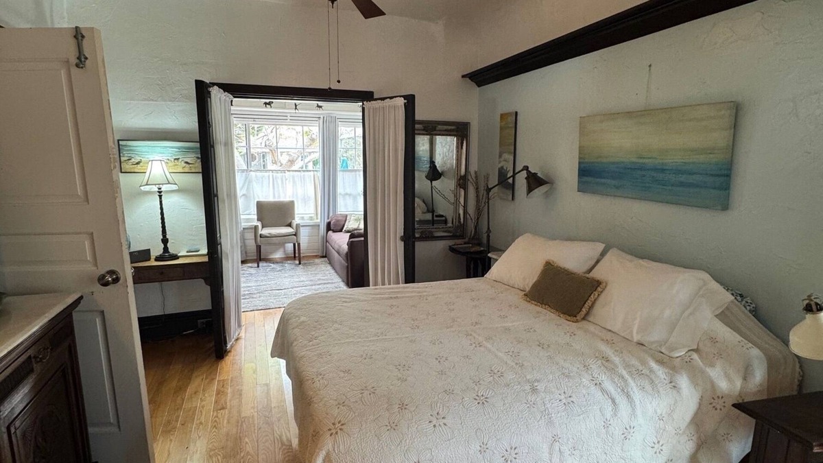 Venice House | Venice Beach original ! On walk street/first block off boardwalk