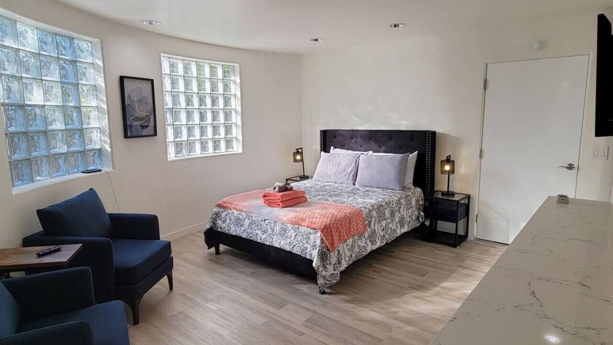 Marina Peninsula Condo | Venice Beach Studio Steps to the Beach and Sand A+