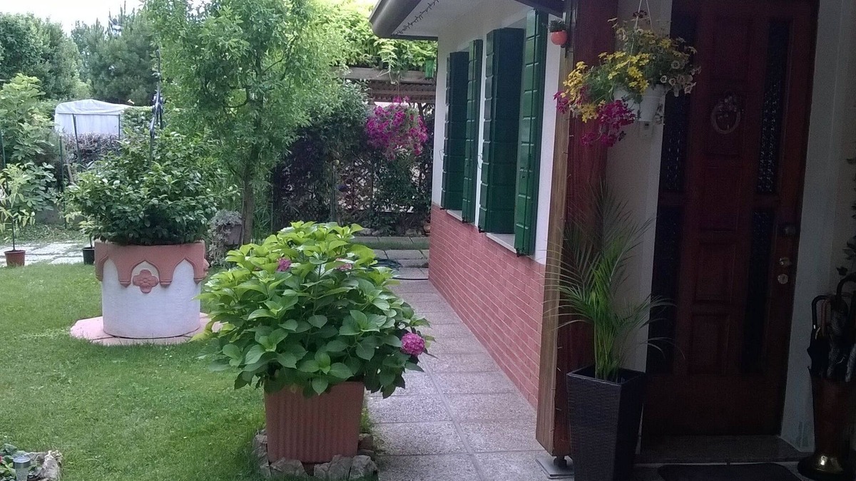 Mogliano Veneto Apartment | Venice Holiday Home, free wi-fi, private garden, romantic and affordable.