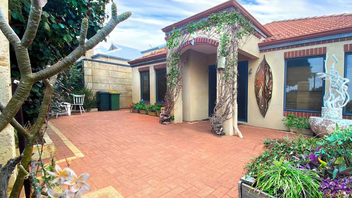 Wannanup Apartment | Venice on the beach