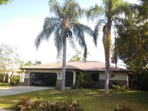 South Venice House | Venice Pool Home by AcoralBay 5 Min to the beach & town