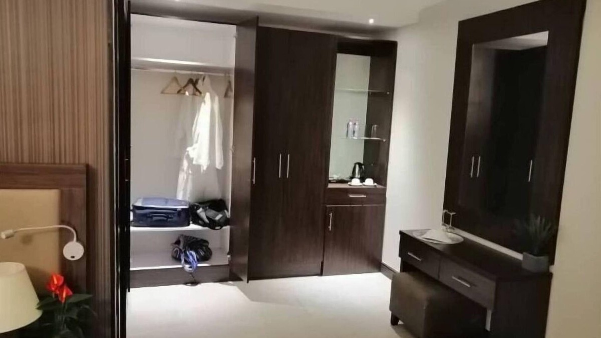 Ogbodjo Apartment | Venictian adirigano.