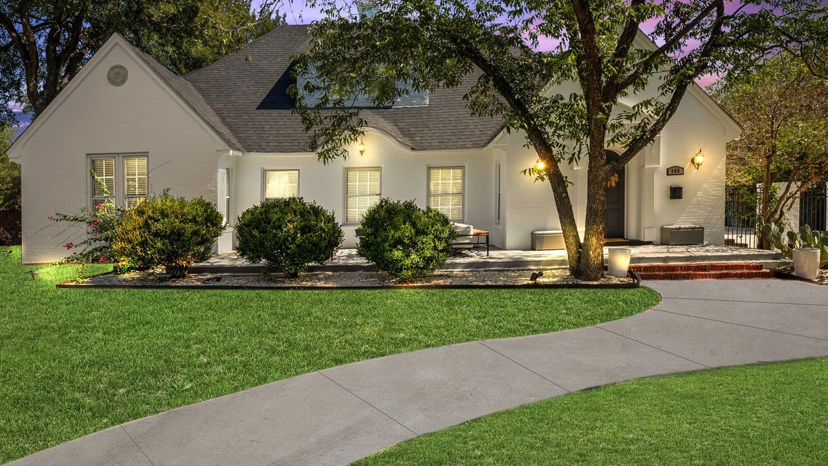 Belton Cottage | Venue 1925 - In The Heart Of Belton, Texas.