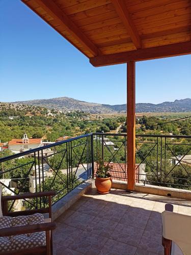 Tzermiado House | Veranda
