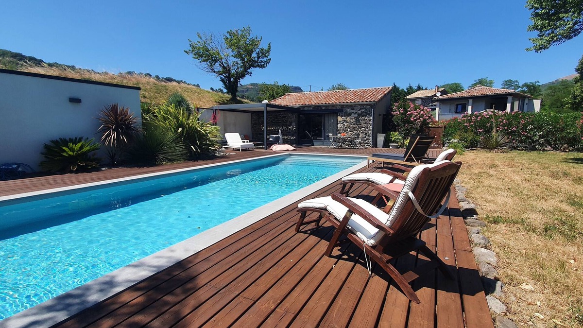 Saint-Vincent-de-Barres Apartment | Verchière: Heated swimming pool and terrace overlooking the countryside