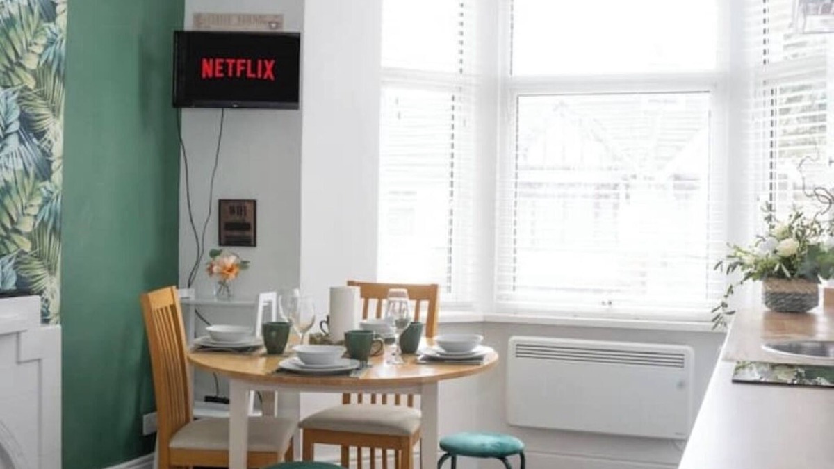 Swindon Apartment | Verdantia Bliss With Parking | Swindon Convenient Stay nn