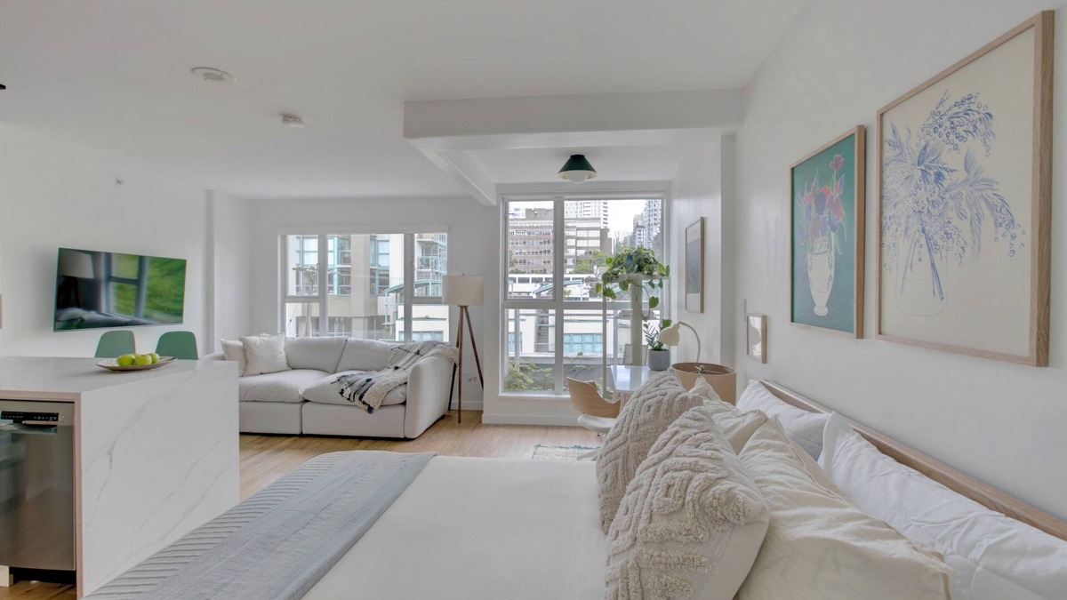 Downtown Vancouver Apartment | Verde on Beach π | Nature- inspired Studio in Downtown