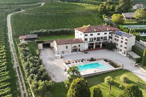 Lione Apartment | VerdeOlivo 1876 - Apartments & Pool