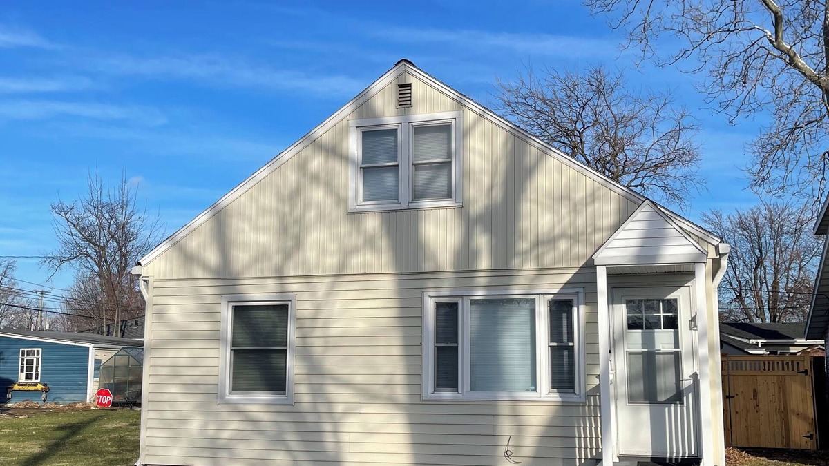 Vermilion Cottage | Vermilion cottage with 6 beds, beach access, AC, WiFi, dishwasher & pet friendly