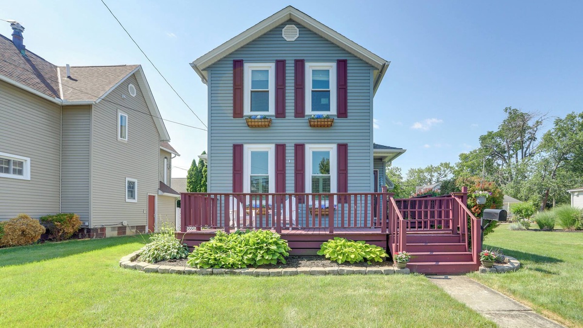 Vermilion House | Vermilion Home - Walk to Main Street Beach!