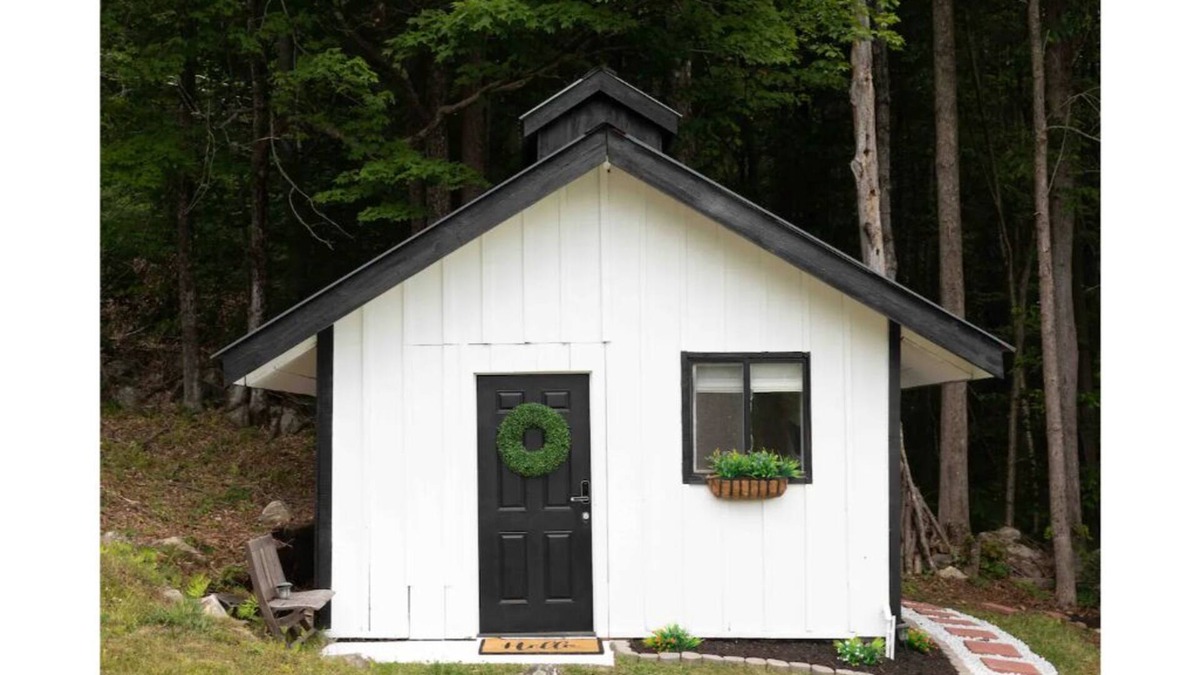 Grafton Cottage | Vermont Sugar House Guesthouse for Glamping